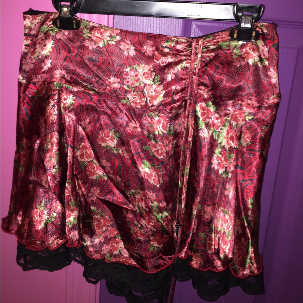 NWOT Cute floral skirt with black lace