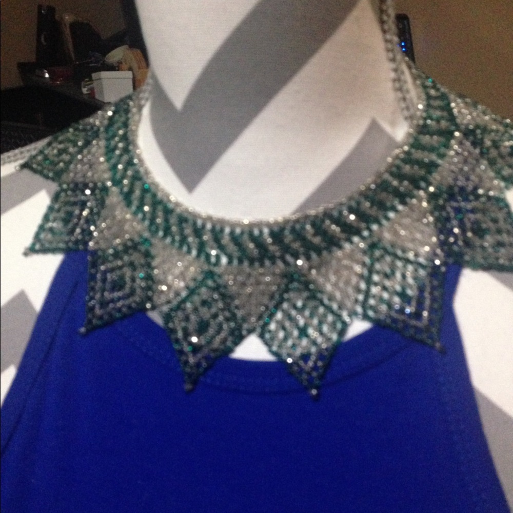 Gorgeous statement necklace !