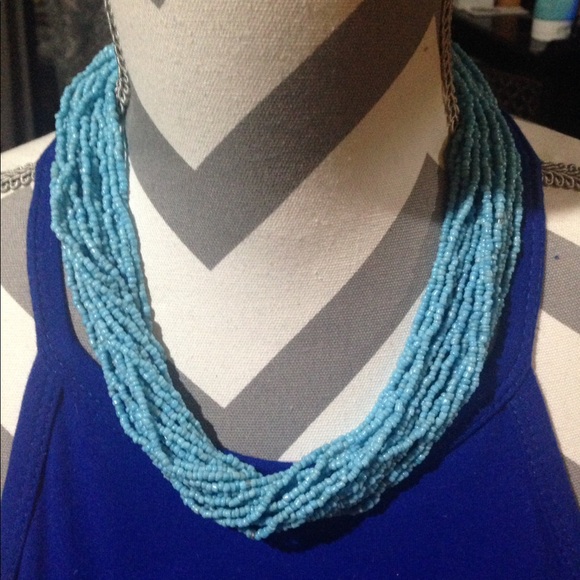 Gorgeous turquoise color beaded necklace ! - Picture 2 of 3