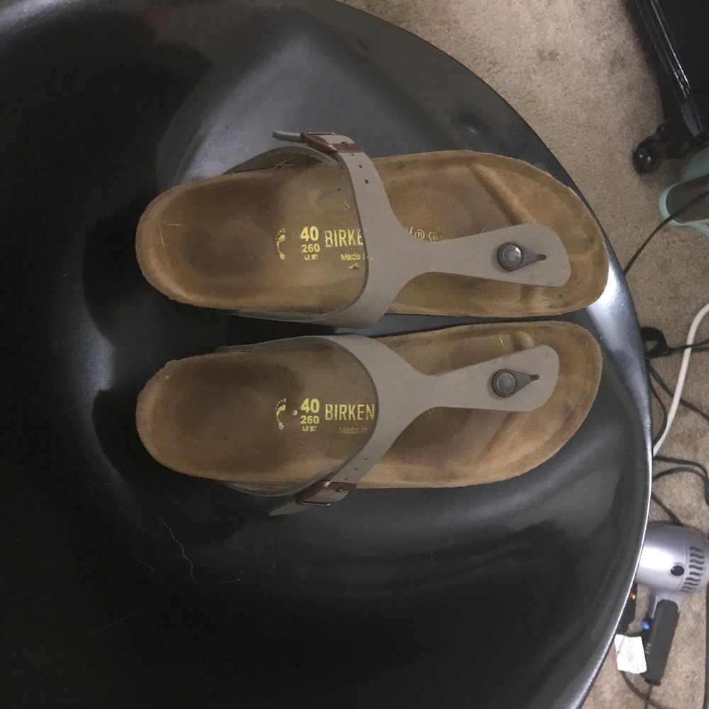 Size 40 Stone colored Gizeh Birkenstocks