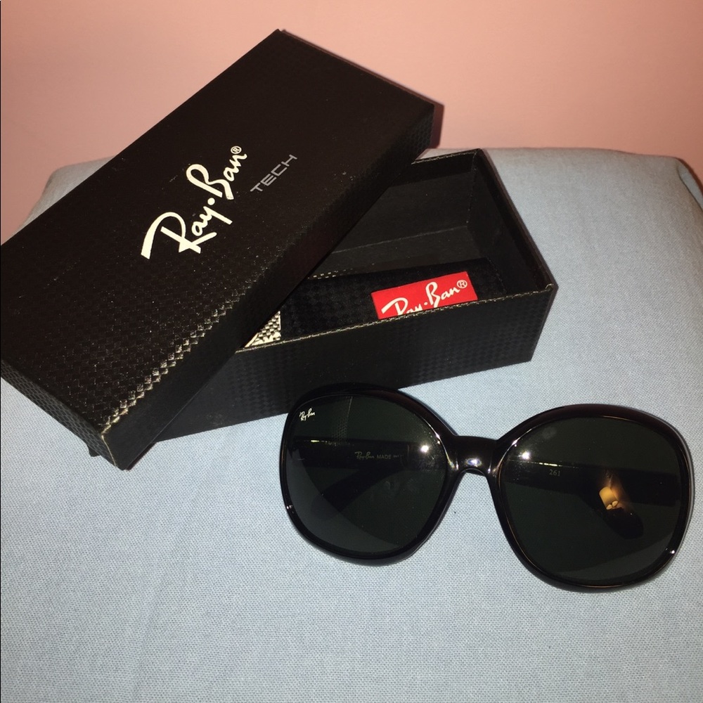 ❗️MAKE OFFERS❗️Black Ray Bans