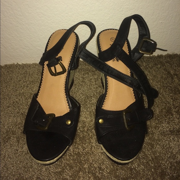 7.5 Summer Wedges (w strap detail) - Picture 1 of 4