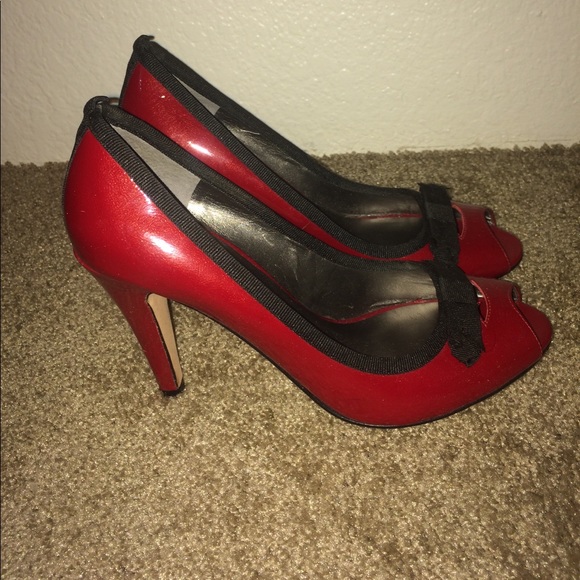 6M Red heels with black bow - Picture 1 of 4