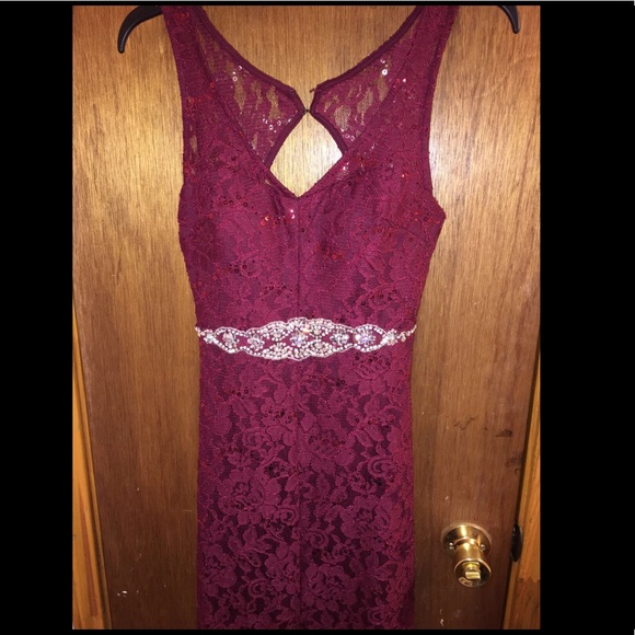 Maroon prom/homecoming dress - Picture 2 of 3