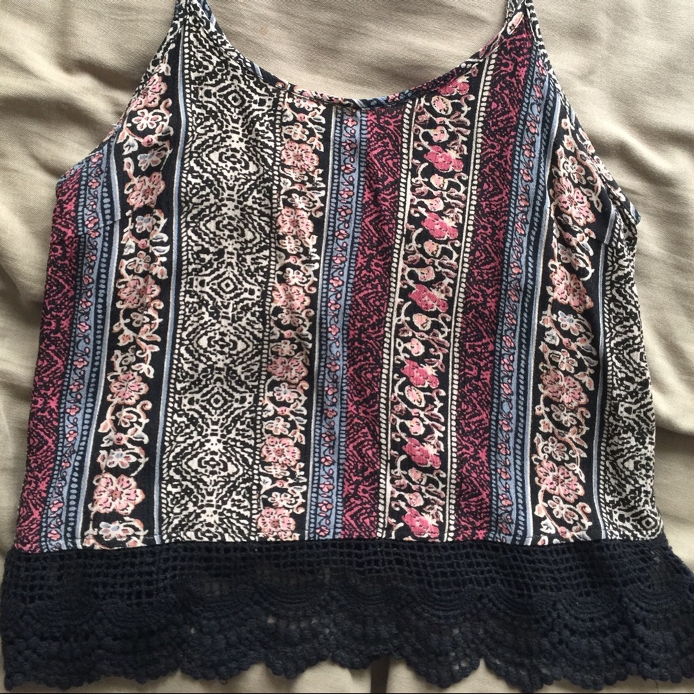 Floral Printed Lace Tank Top - Picture 12 of 12
