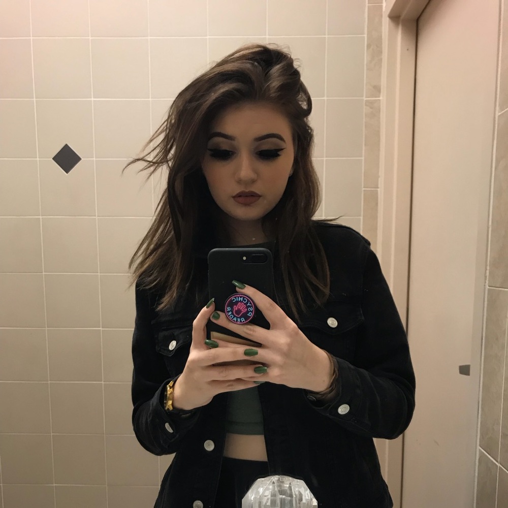 Meet your Posher!! 🦋