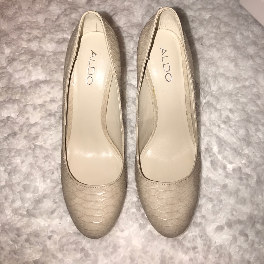 Size 7.5 Aldo pumps