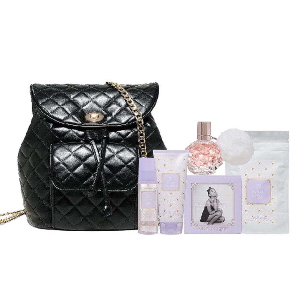 Ariana grande set
