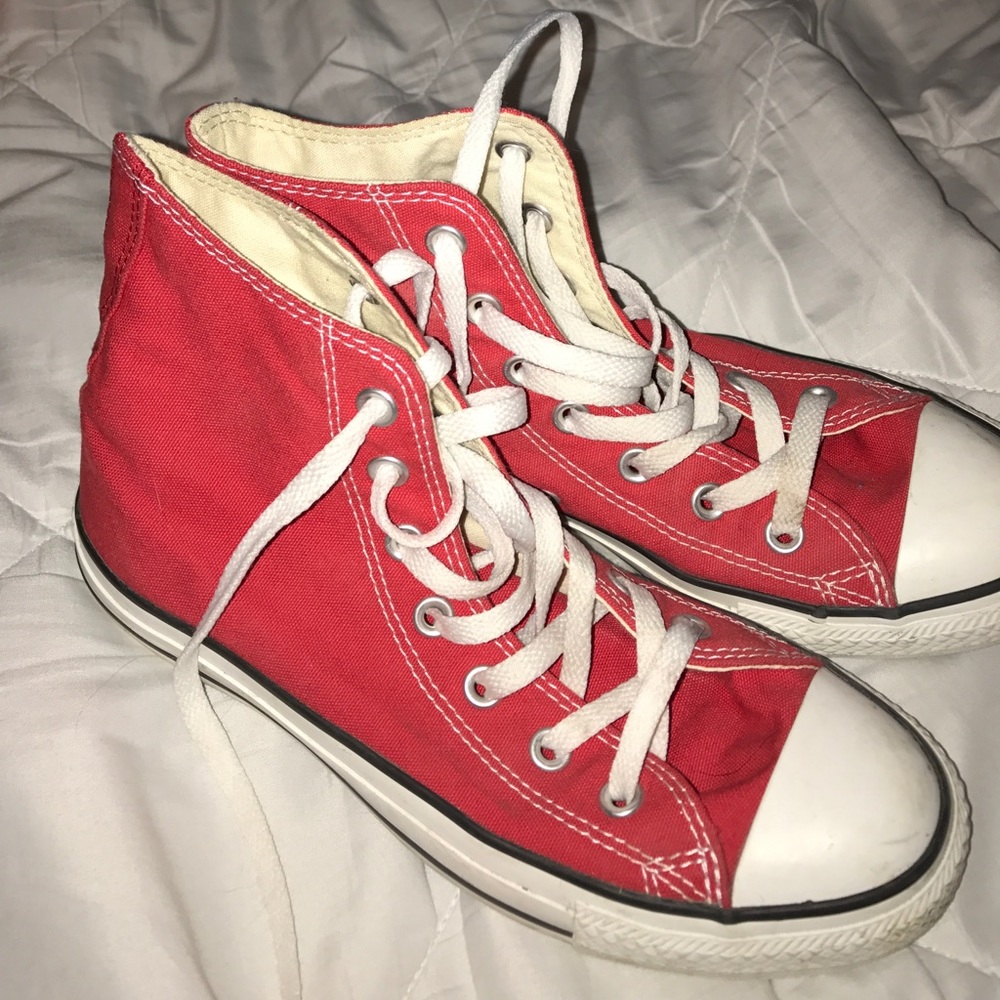 Men's size 6, women's 8.