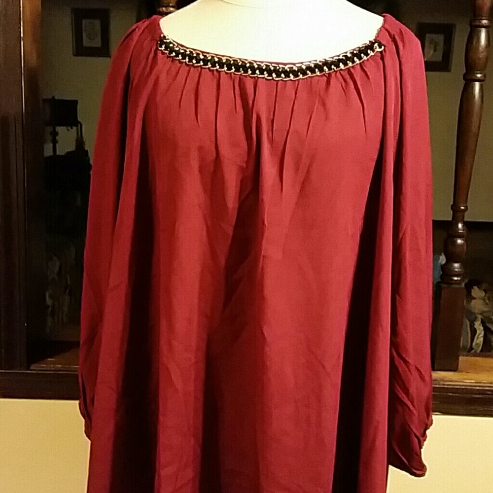 NEW WITH TAGS !!Cold shoulder top