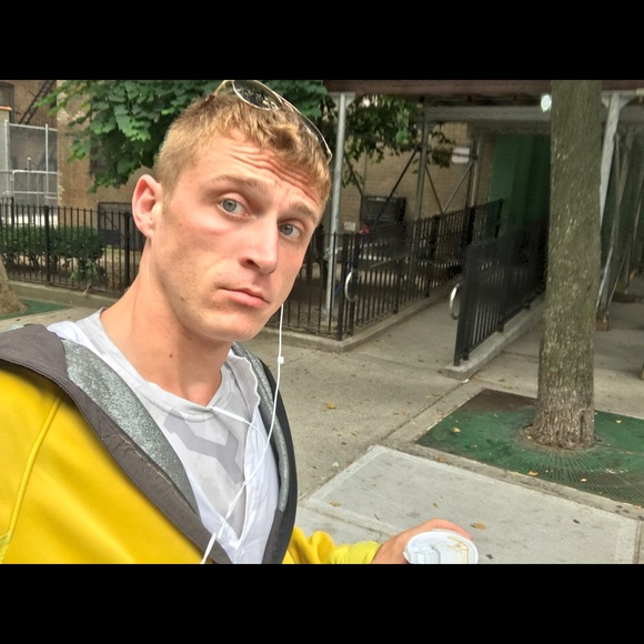 Meet your posher!!! - Picture 2 of 8