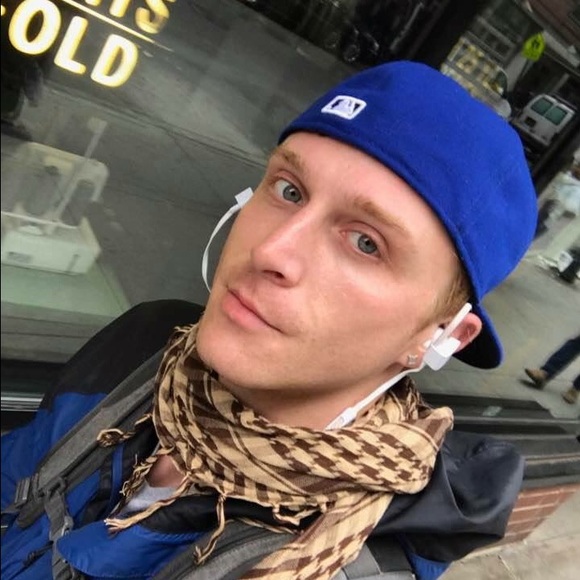 Meet your posher!!! - Picture 3 of 8