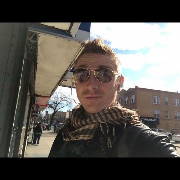 Meet your posher!!! - Picture 4 of 8