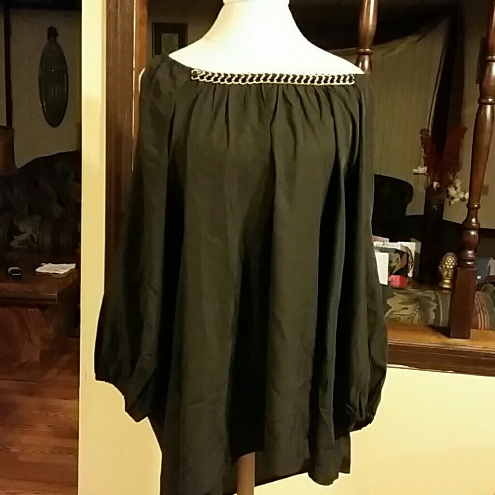 Cold shoulder with adjustable neckline