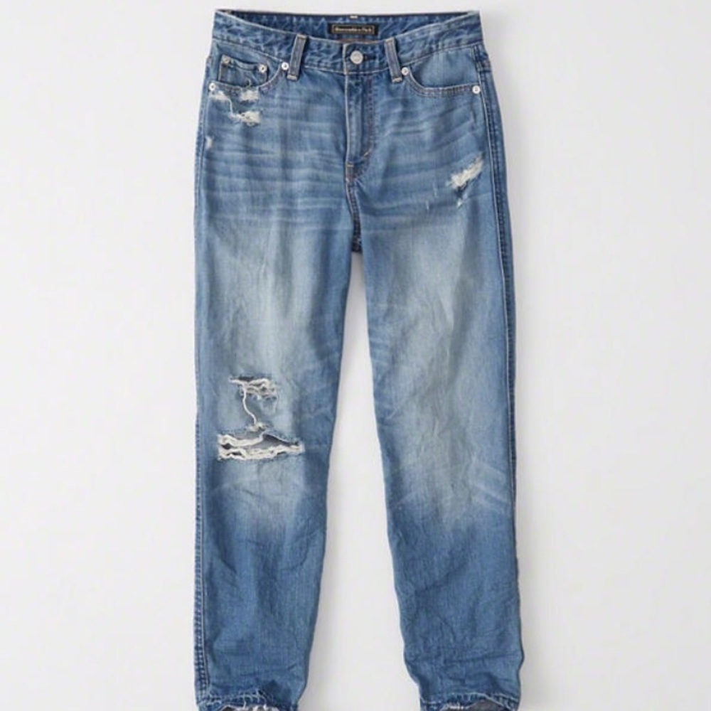 NWT Abercrombie and Fitch Girlfriend Jeans Size 25