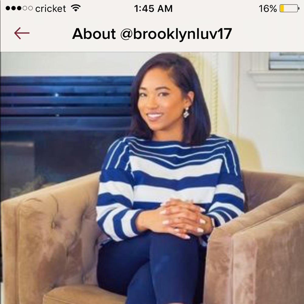 THIS PERSON IS A SCAMMER HELP SPREAD