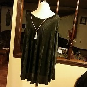 NEW Sleeveless top with removable attached necklac