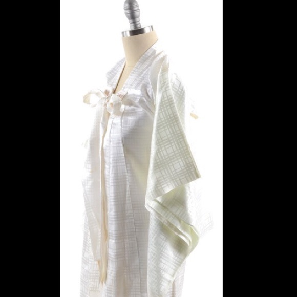 🌟White plaid kimono XS ties in a bow in front🌟 - Picture 2 of 4