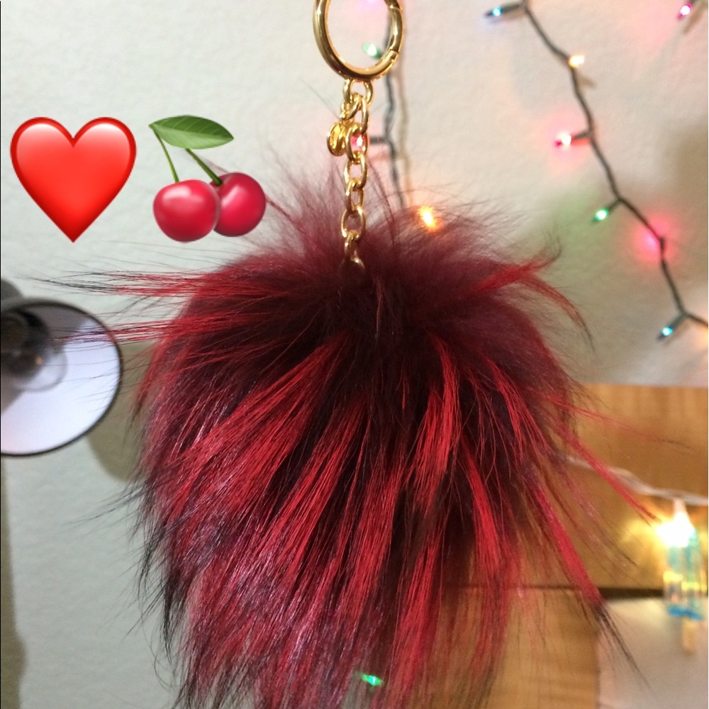 🍒💛 MICHAEL KORS FUR KEYCHAIN POM (new!)