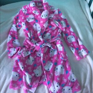 Girls Hello Kitty plush robe size 10/12 runs small