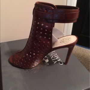 VINCE CAMUTO  - WOVEN LEATHER OPEN TOE HEEL Size 9