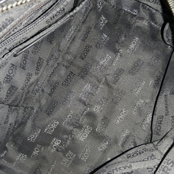 Michael Kors mini saffiano handbag - Picture 2 of 4