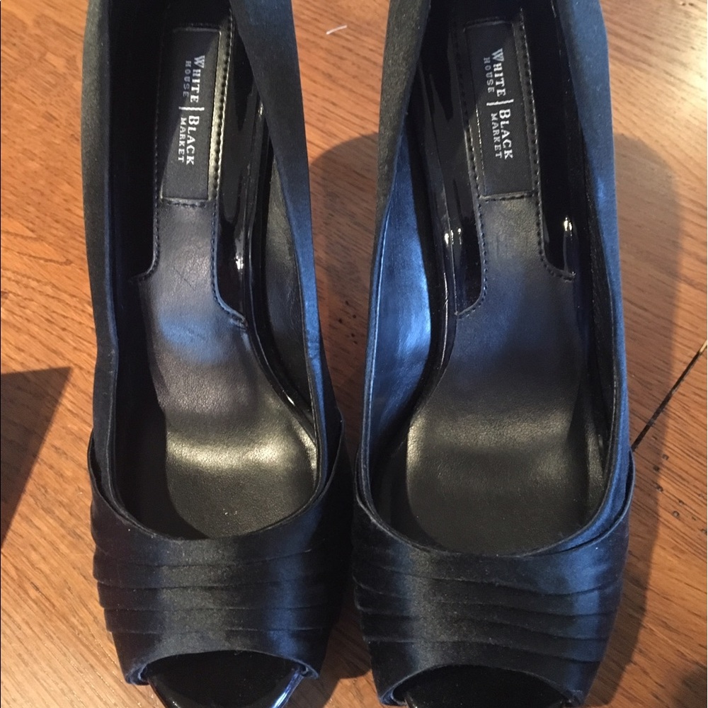 White House Black Market Satin heels size 6.5