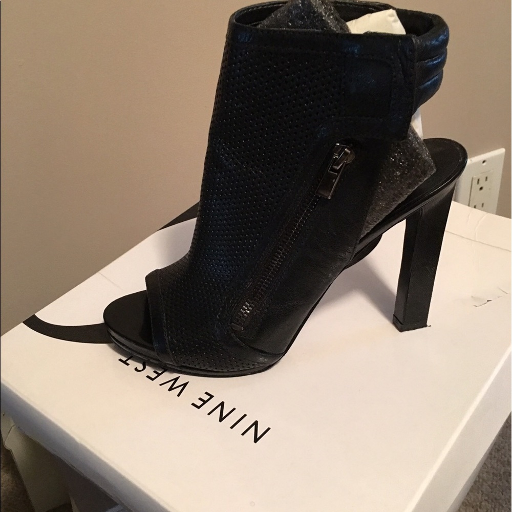 Nine West Tiptoe Women Black Peep Toe Heels