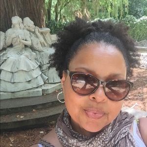 Meet your Posher, Charmaine