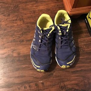 Men's running shoes