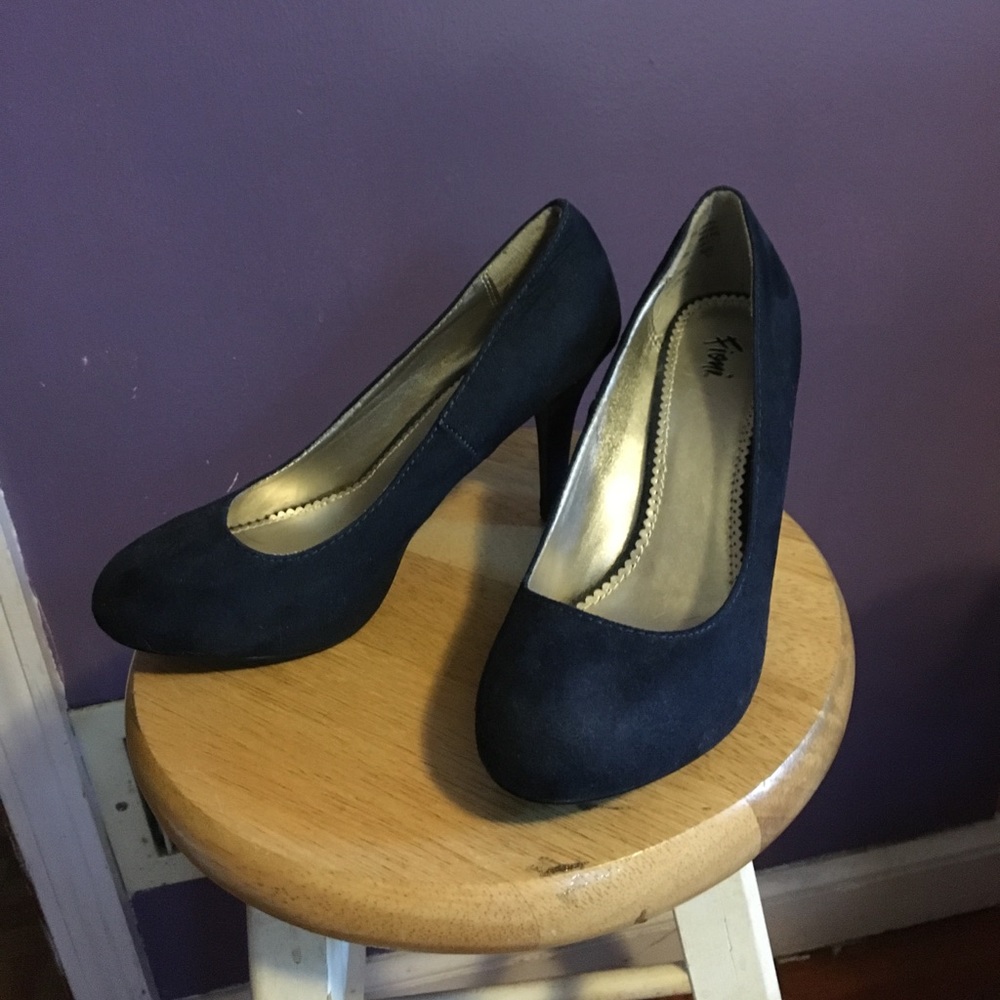 3.5 inch deep blue heels