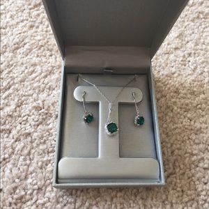 Vintage-style pendant and earrings!