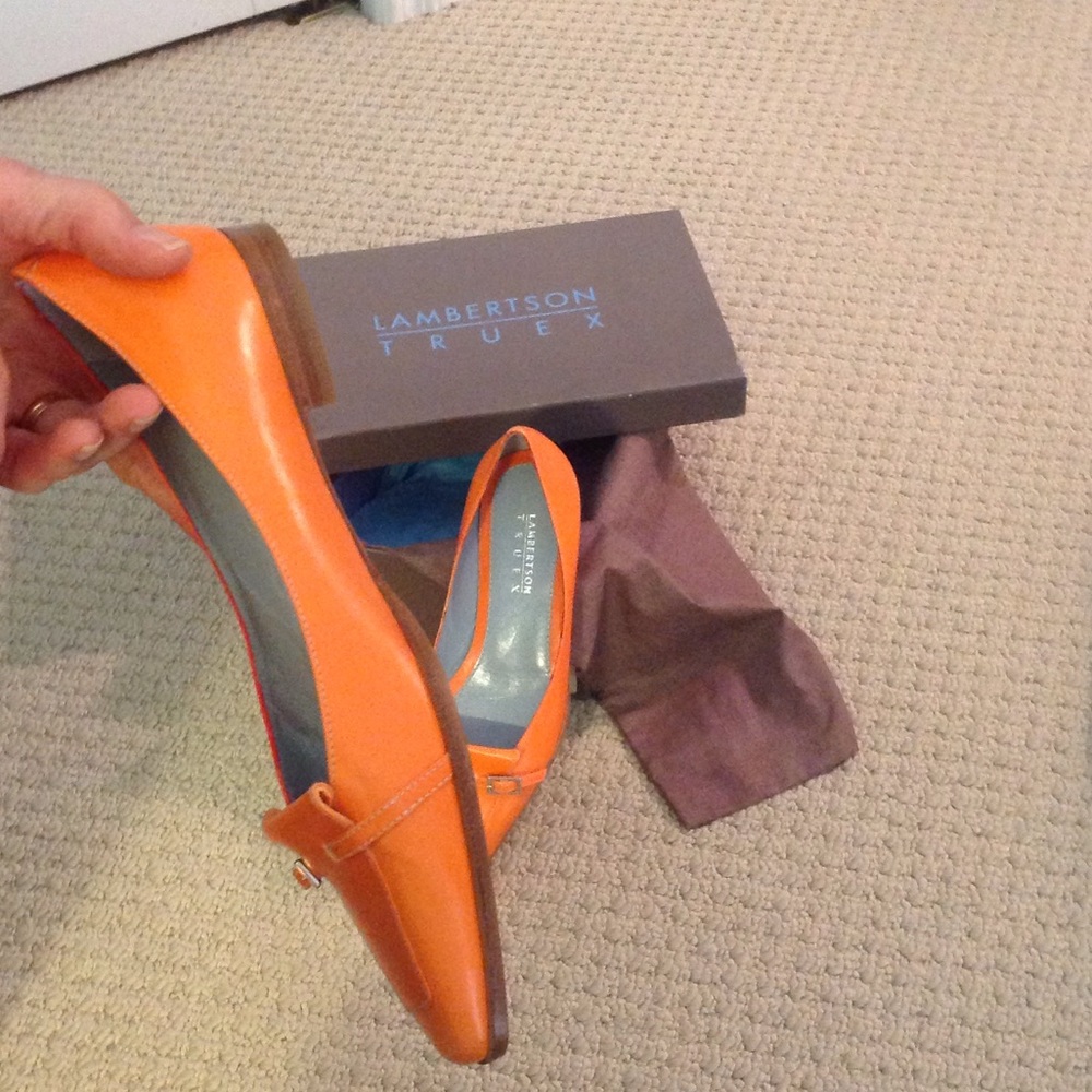 Lambertson Truex Flats in stunning orange leather - Picture 3 of 4