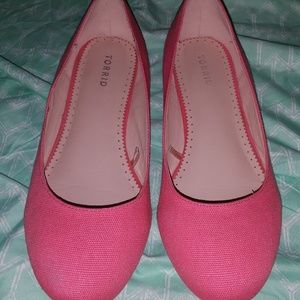 11w Coral TORRID flats