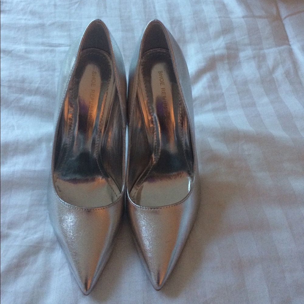 👠Final Sale👠 Silver heels