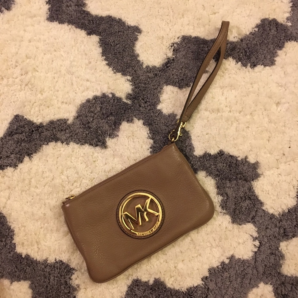 Michael Kors 🌻 Leather Wristlet
