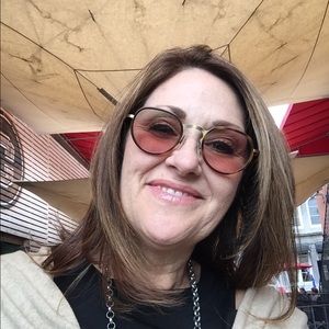 Meet your Posher, Lori