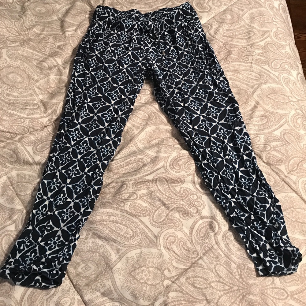 Old navy size small printed  summer capris