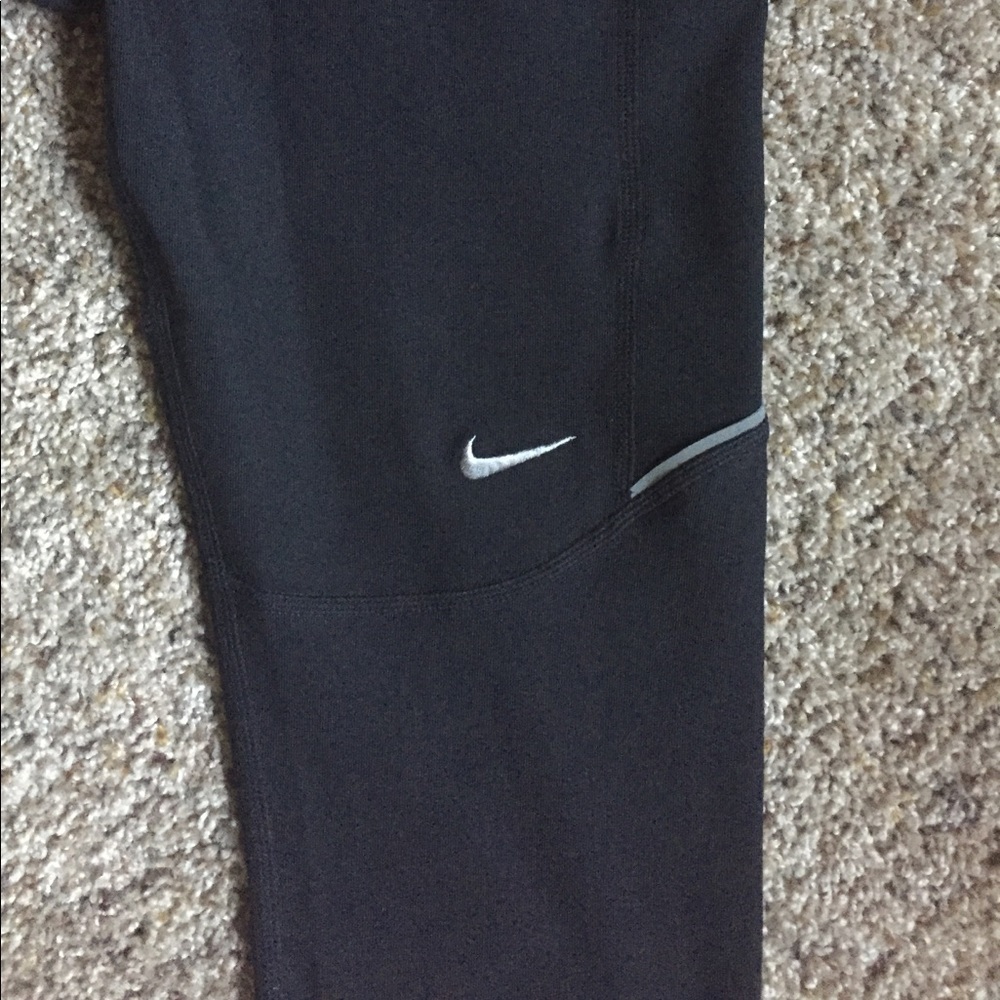 Nike Crops - Picture 2 of 4