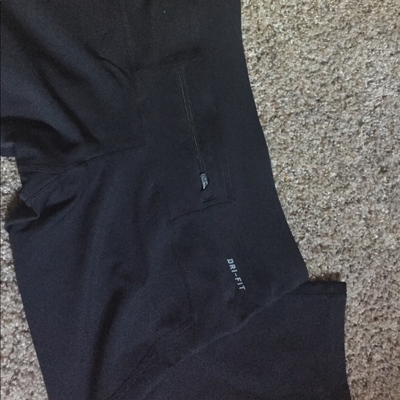 Nike Crops - Picture 4 of 4