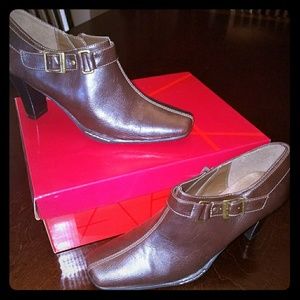 Aerosols Ankle Booties