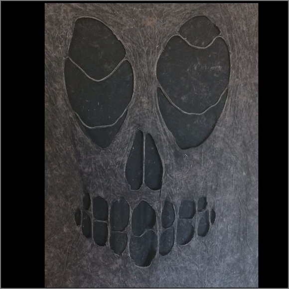 GREY DISTRESSED DYE TEE W/ SKULL CUTOUT - Picture 5 of 6