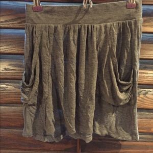 Flowing skirt with pockets