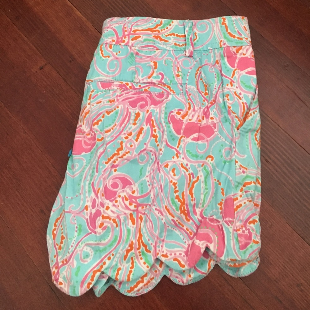 Lilly Pulitzer Buttercup short, size 2 - Picture 2 of 2