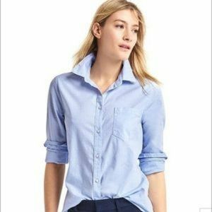 Gap "the tailored shirt" button down, XS