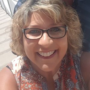 Meet your Posher, Cynthia