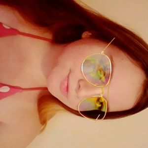 Meet your Posher, Abi