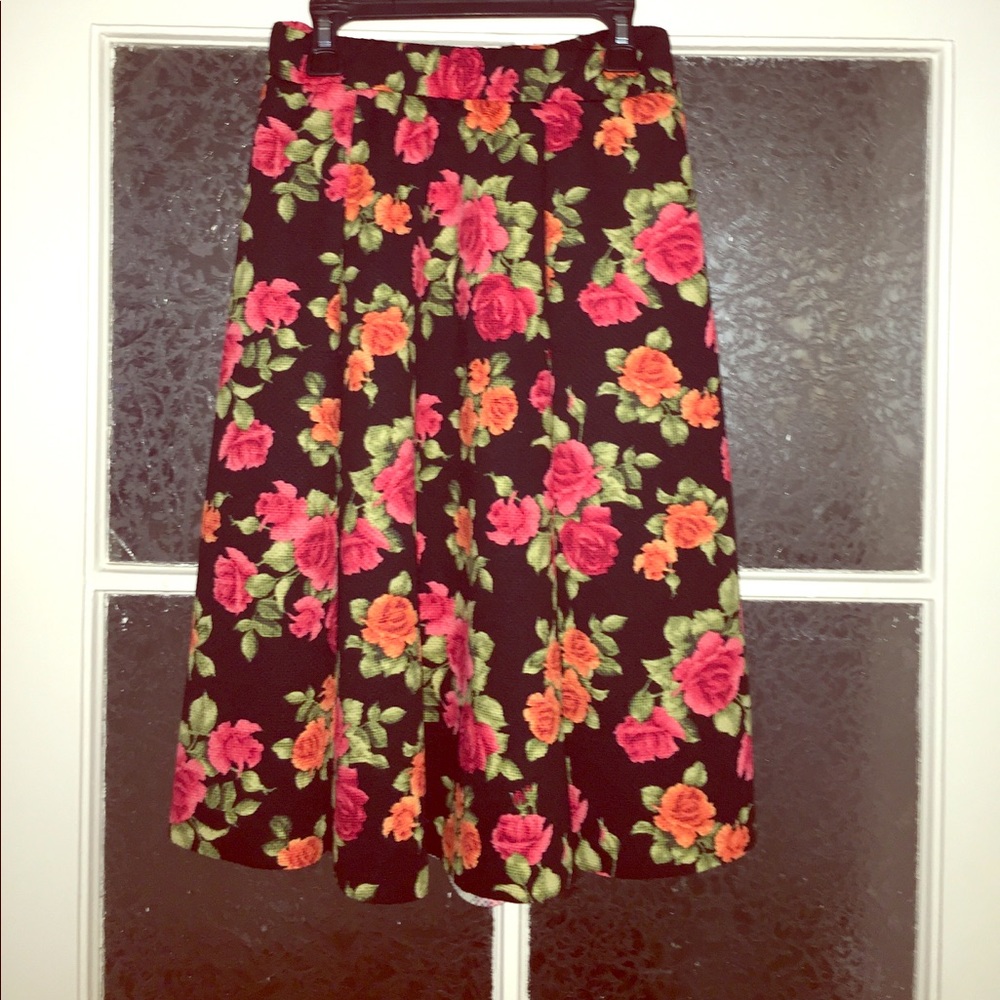 NEW FLORAL PRINT SKIRT