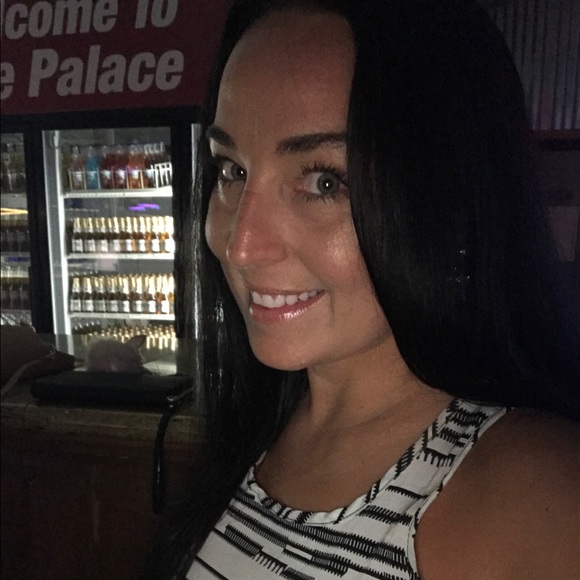 Meet your Posher, Tricia - Picture 1 of 1