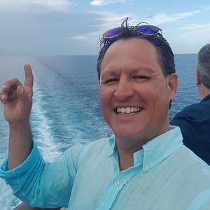 Meet your Posher, Denis